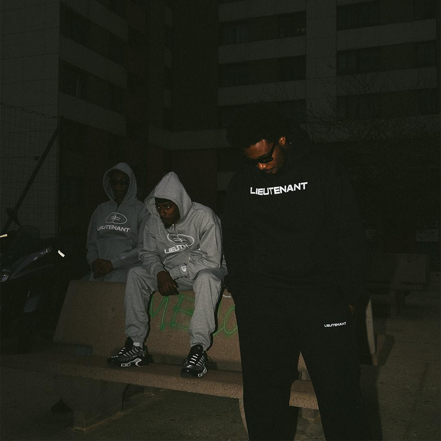 ENSEMBLE NOIR LOGO "LIEUTENANT"